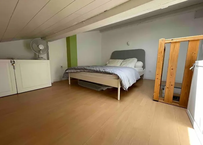 Maisonnette Rdc + Mezzanine Au Bord De L\'Etang