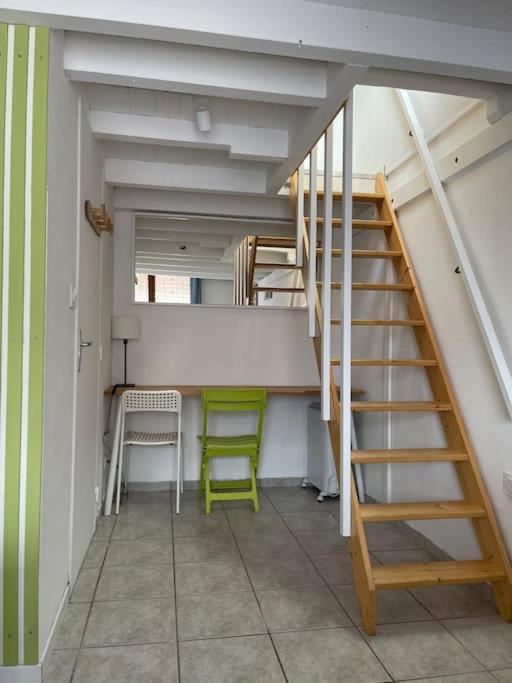 Maisonnette Rdc + Mezzanine Au Bord De L'etang
