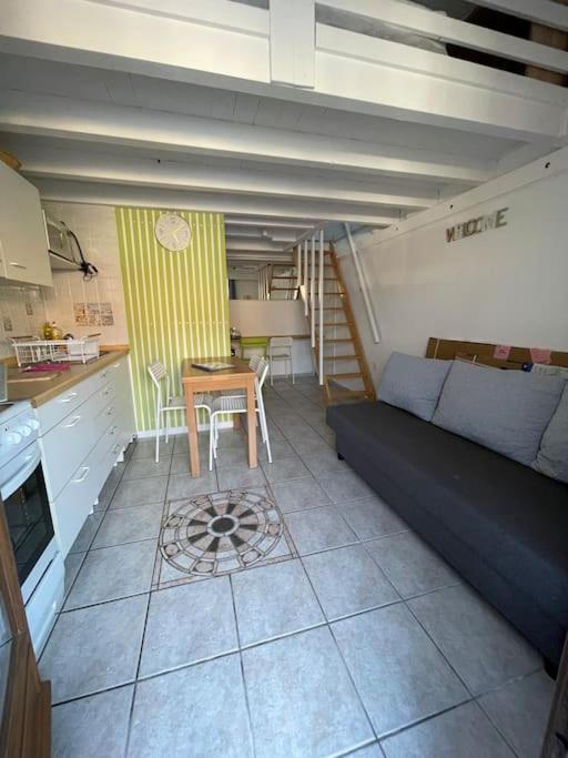 Appartement Maisonnette Rdc + Mezzanine Au Bord De L'etang Leucate